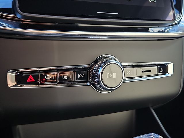 2026 Volvo XC90 Plus - Photo 26
