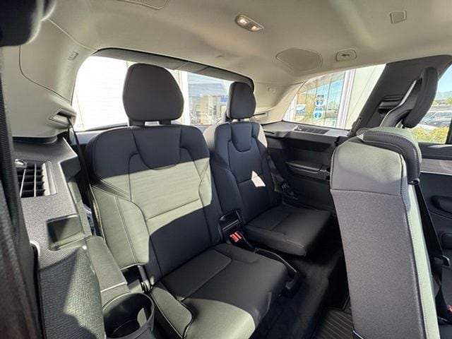 2025 Volvo XC90 Plus - Photo 29