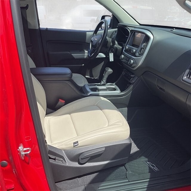 2019 Chevrolet Colorado LT photo 2