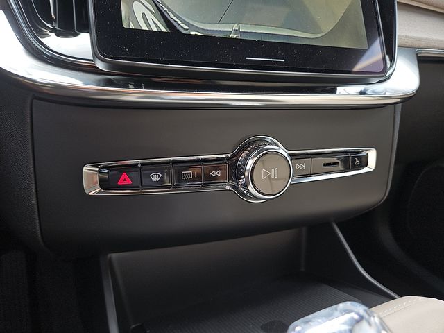 2026 Volvo XC90 Plus - Photo 25