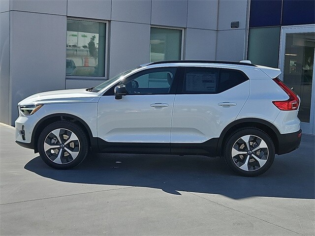 2026 Volvo XC40 Plus photo 2