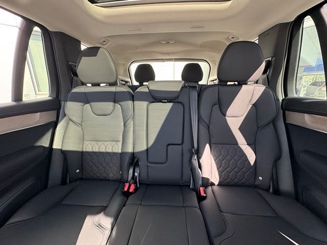 2025 Volvo XC90 Plus - Photo 23