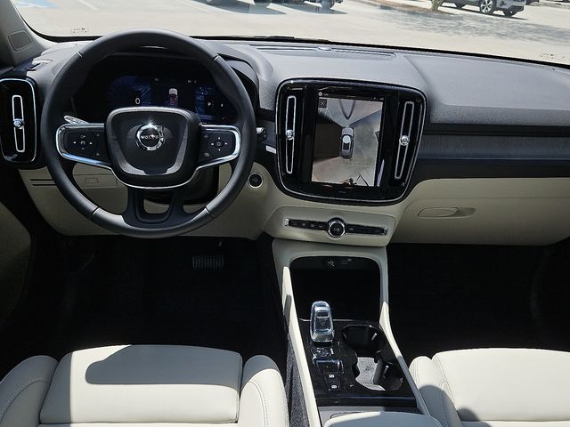 2026 Volvo XC40 Plus - Photo 14