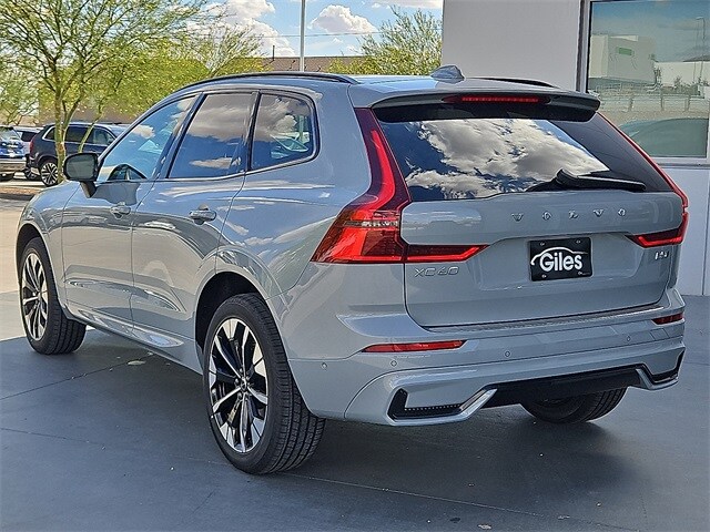 2026 Volvo XC60 B5 Plus photo 4