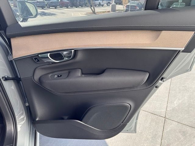 2025 Volvo XC90 Plus - Photo 33