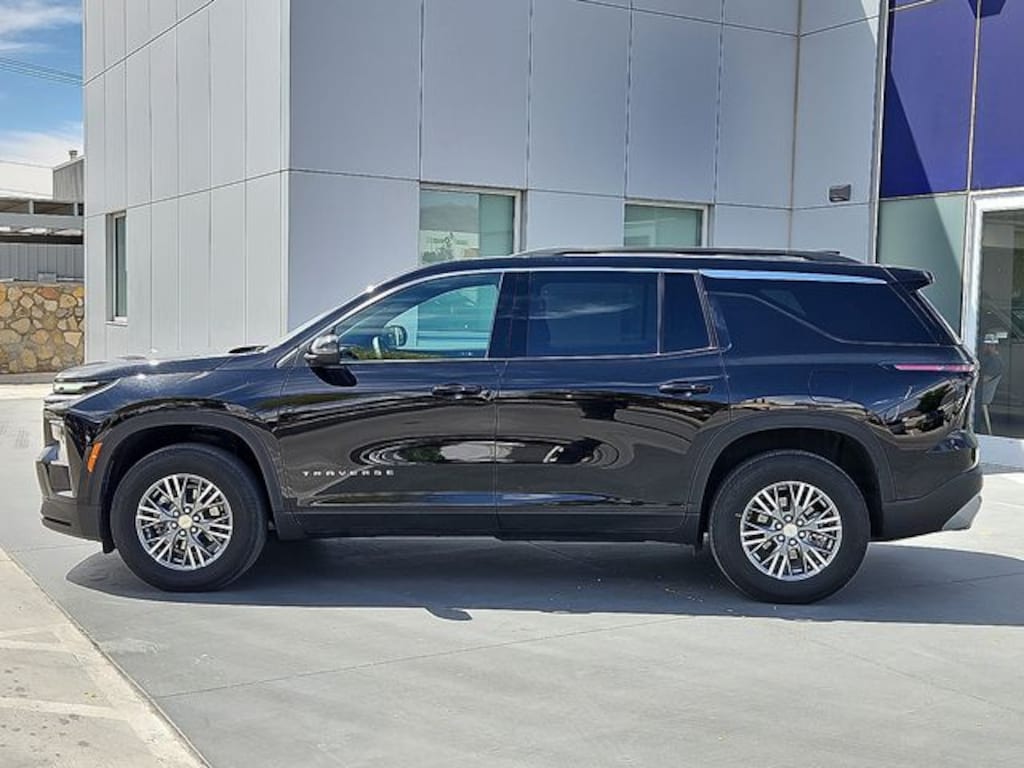 Used 2025 Chevrolet Traverse LT SUV