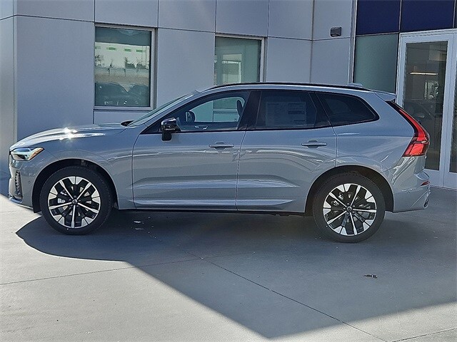 2026 Volvo XC60 B5 Plus photo 3