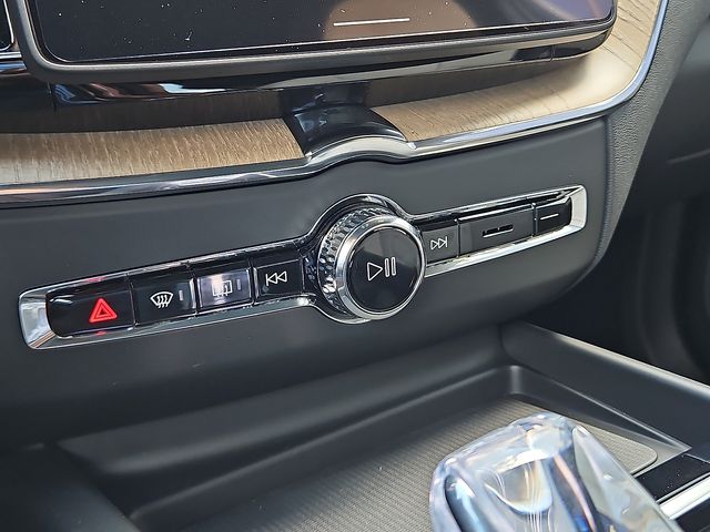 2026 Volvo XC60 Plus - Photo 26