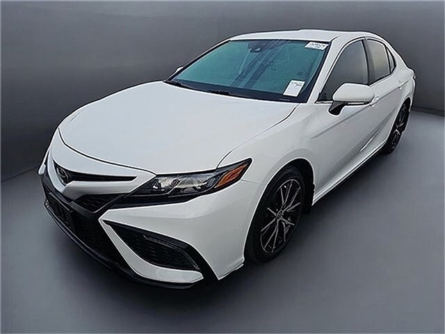 2024 Toyota Camry SE photo 3