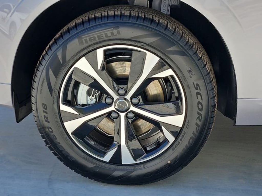 New 2026 Volvo XC60 B5 Core SUV