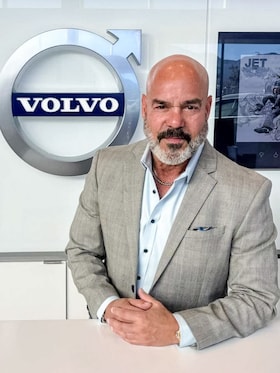 Staff member Robert Ostos from ID_99a721fe2c82