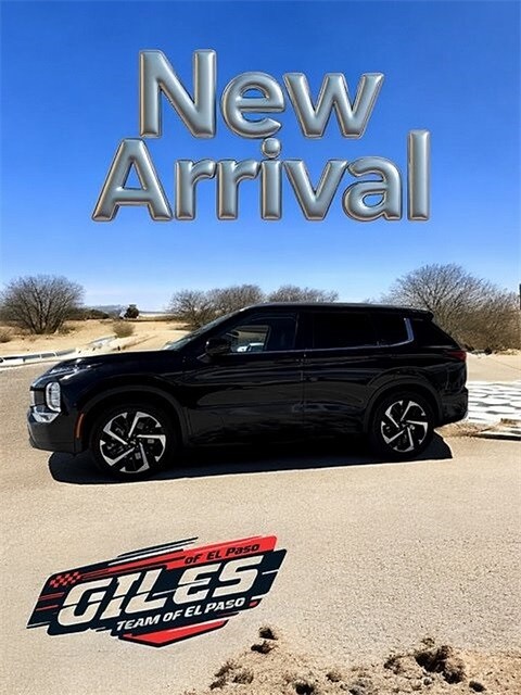 2022 Mitsubishi Outlander SEL photo 2