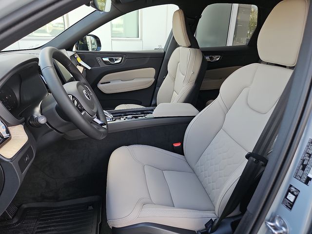 2026 Volvo XC60 Plus - Photo 17