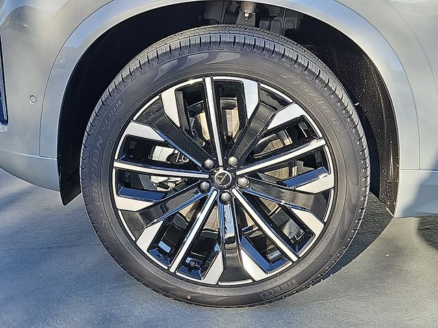 2026 Volvo XC90 Plus - Photo 11