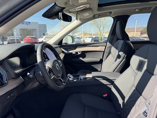 2025 Volvo XC90 Plus - Photo 18