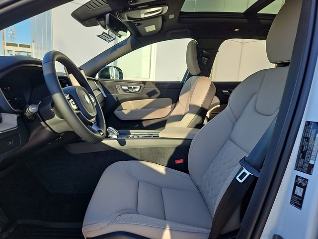 2026 Volvo XC60 Plus - Photo 17