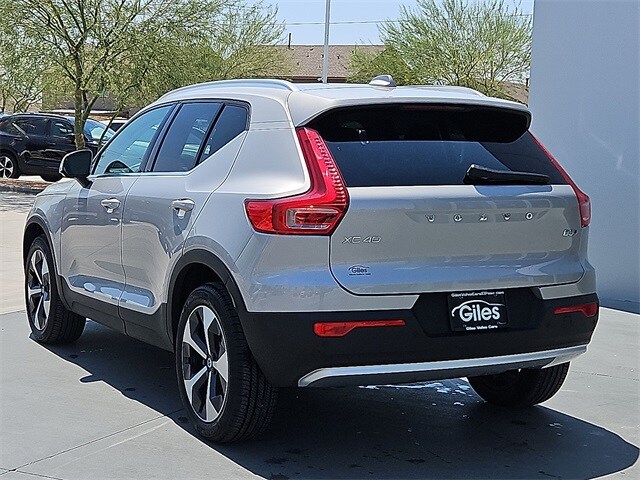 2025 Volvo XC40 Plus photo 2
