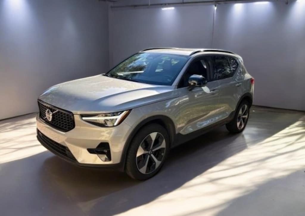 Used 2023 Volvo XC40 B5 AWD Plus Dark SUV