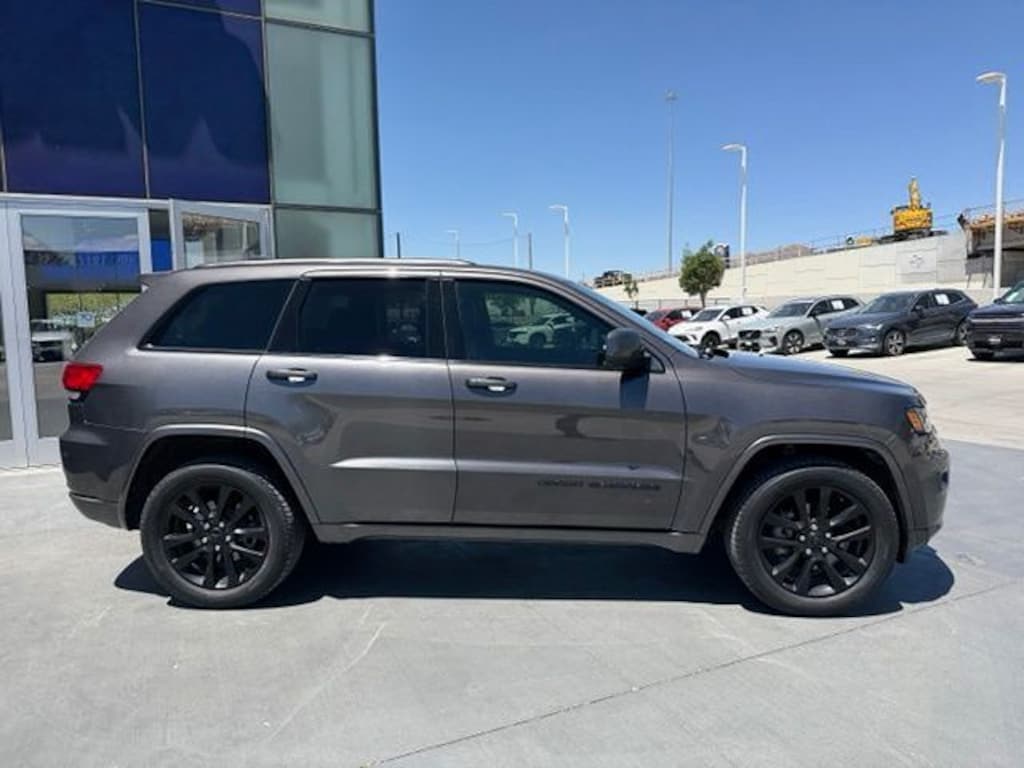 Used 2018 Jeep Grand Cherokee Laredo 4x4 SUV
