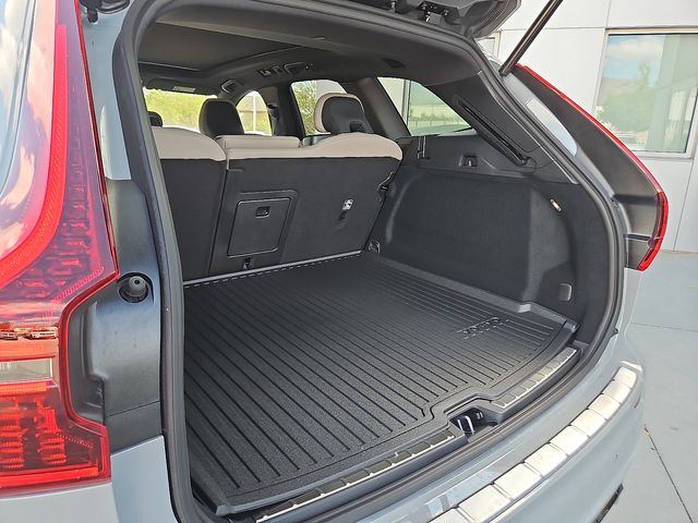2026 Volvo XC60 Plus - Photo 13