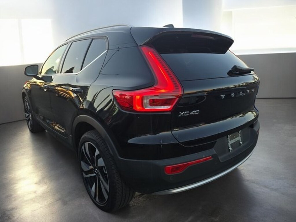 Used 2025 Volvo XC40 B5 Plus Bright Theme SUV