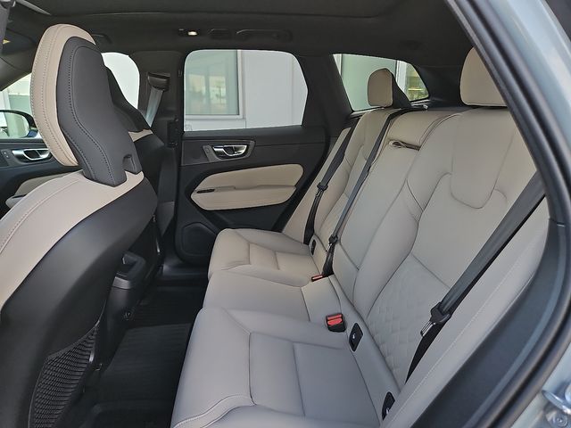 2026 Volvo XC60 Plus - Photo 14