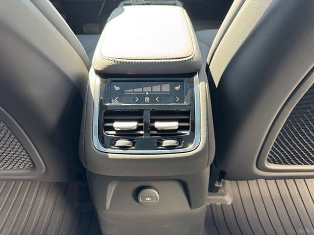 2025 Volvo XC90 Plus - Photo 37