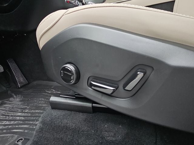 2026 Volvo XC90 Plus - Photo 18