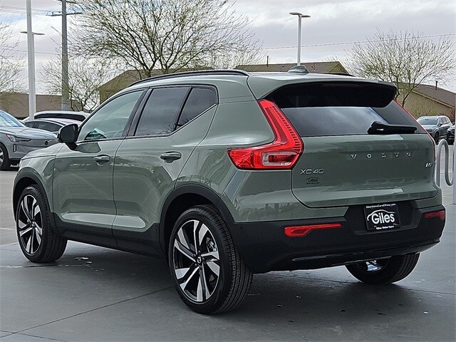 2025 Volvo XC40 photo 4