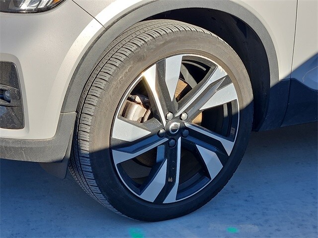 2023 Volvo XC40 AWD Plus photo 2