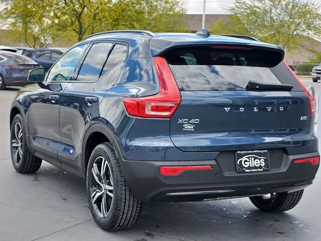 New 2026 Volvo XC40 B5 Core SUV