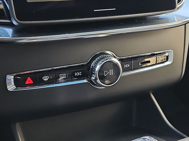 2026 Volvo XC90 Plus - Photo 26