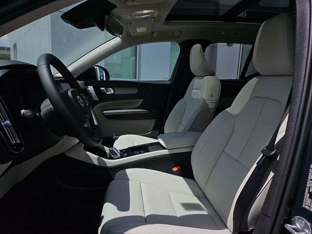 2026 Volvo XC40 Plus - Photo 16