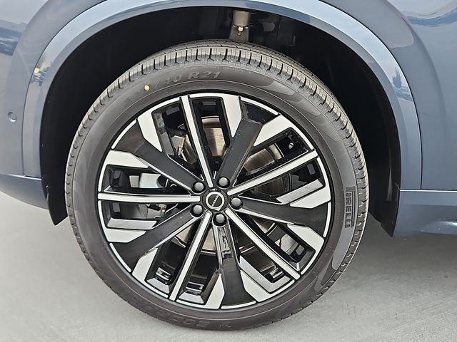 2026 Volvo XC90 Plus - Photo 11