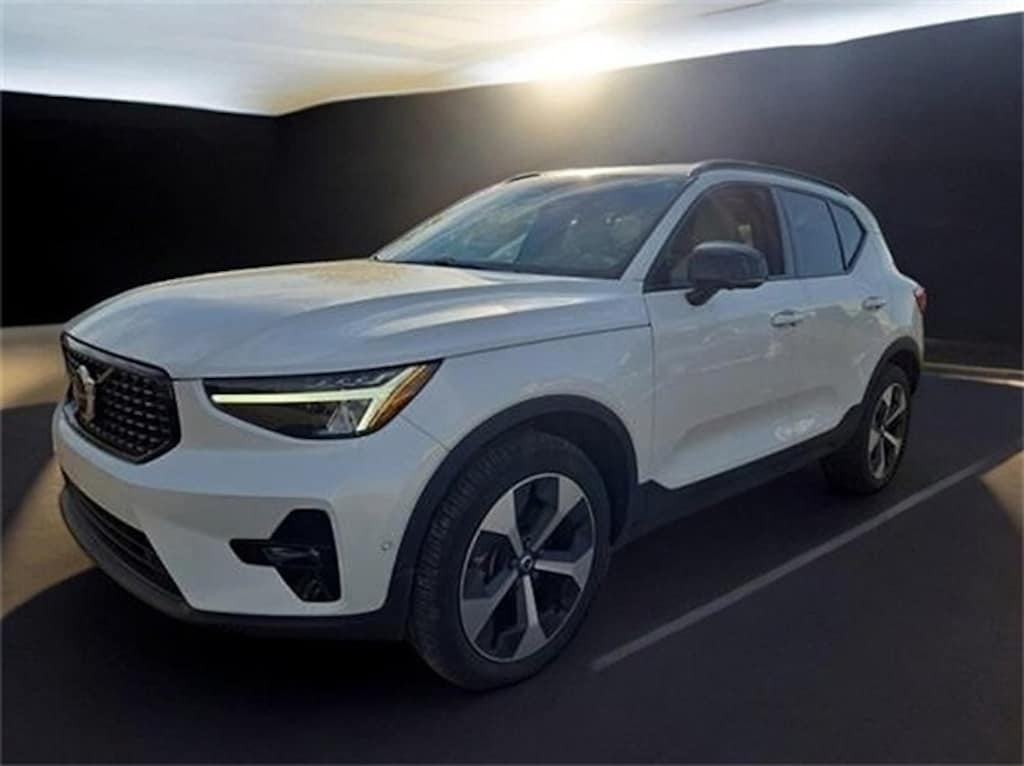 Used 2023 Volvo XC40 B5 AWD Plus Dark SUV