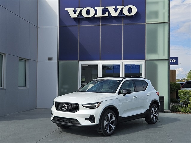 2026 Volvo XC40 SUV 