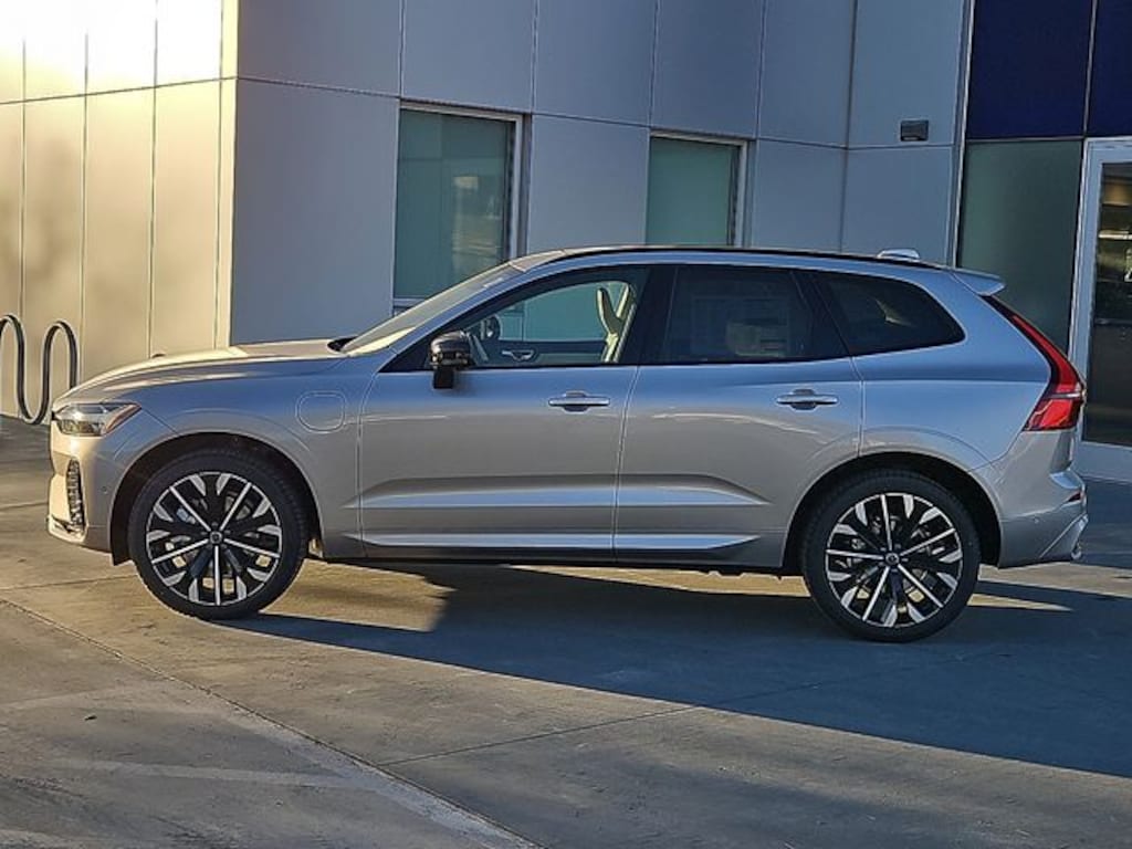 New 2026 Volvo XC60 plug-in hybrid T8 Ultra SUV