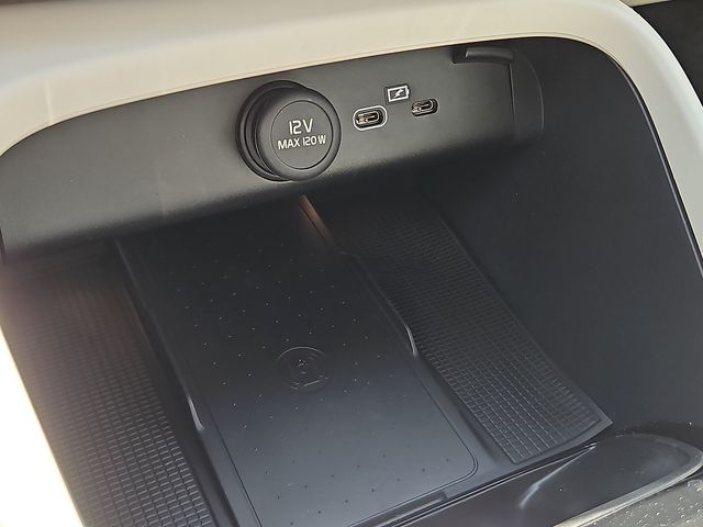 2026 Volvo XC40 Plus - Photo 25