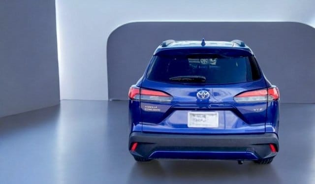 Used 2024 Toyota Corolla Cross XLE with VIN 7MUEAAAGXRV075051 for sale in Northfield, Minnesota