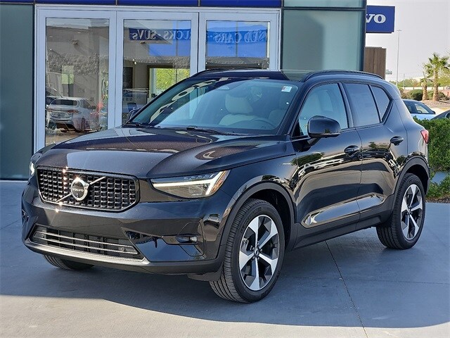 2025 Volvo XC40 Plus photo 2