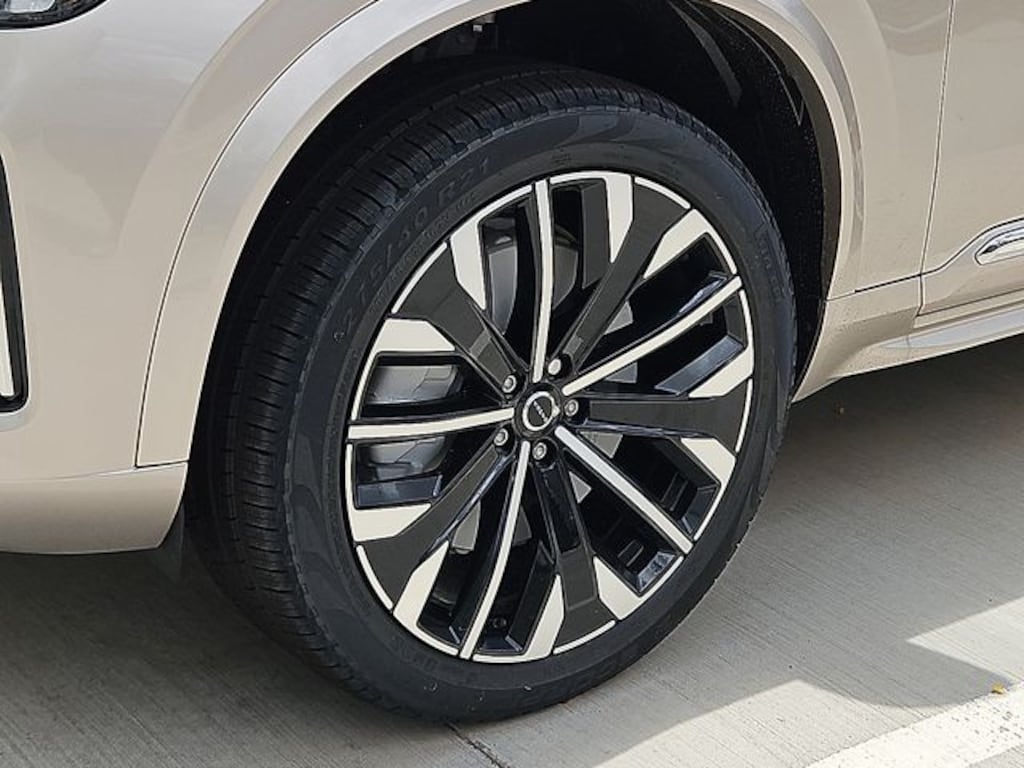 New 2026 Volvo XC90 plug-in hybrid T8 Core SUV