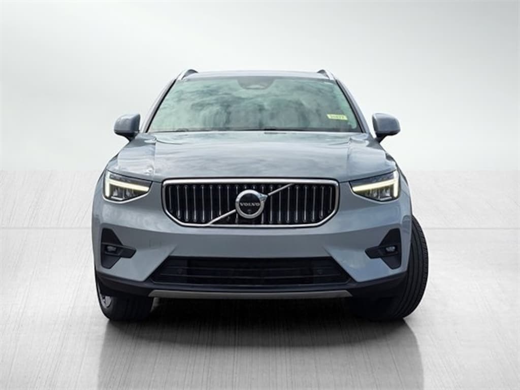 Used 2024 Volvo XC40 B5 Plus Bright SUV