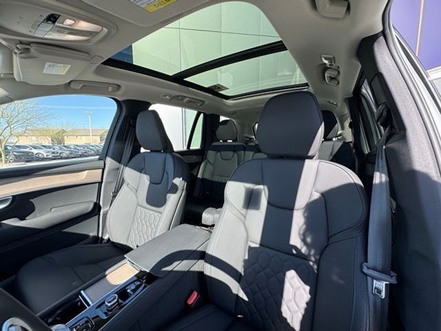 2025 Volvo XC90 Plus - Photo 17