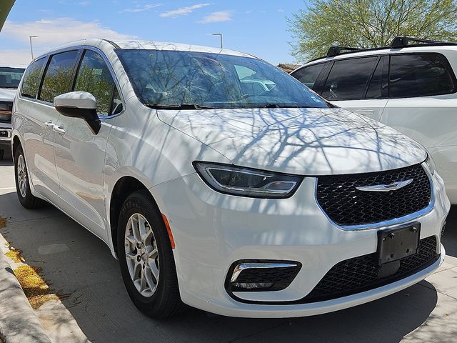 2023 Chrysler Pacifica Touring L's photo