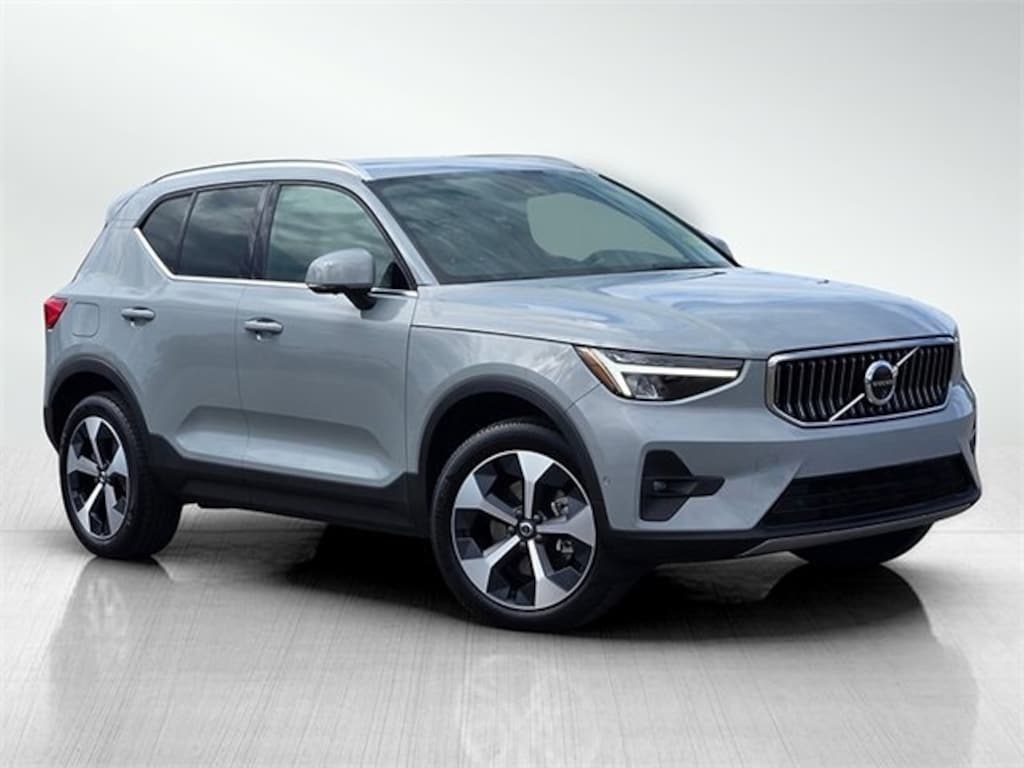 Used 2024 Volvo XC40 B5 Plus Bright SUV
