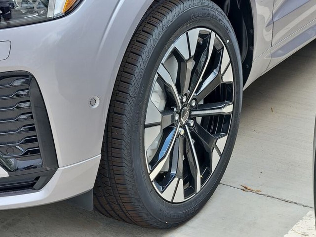New 2026 Volvo XC60 plug-in hybrid T8 Plus SUV