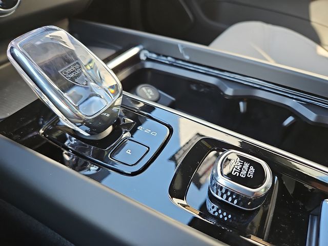 2026 Volvo XC60 Plus - Photo 27