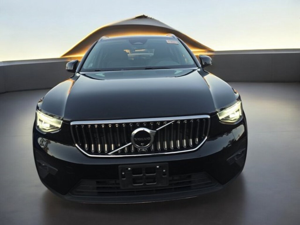 Used 2025 Volvo XC40 B5 Plus Bright Theme SUV