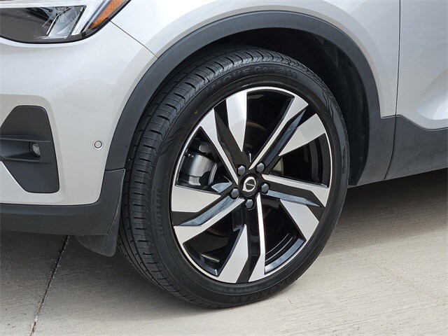 2025 Volvo XC40 Plus photo 4
