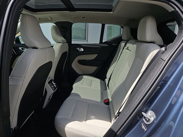 2026 Volvo XC40 Plus - Photo 13